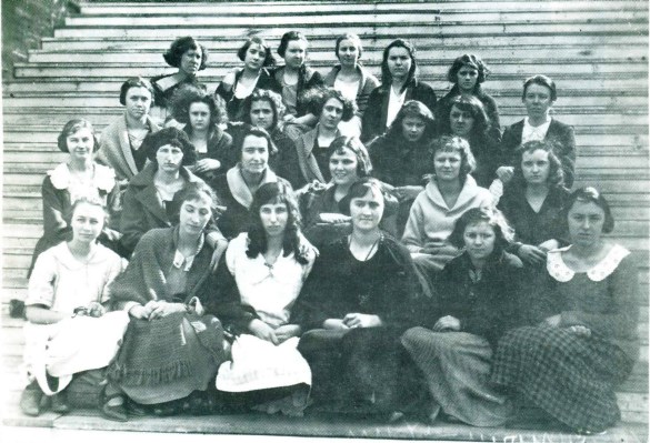 Hist of E. Cab - Hahn-1_Page_06